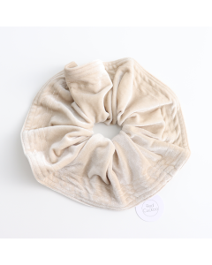 HH0902 Oversized Velvet Scrunchie Cream